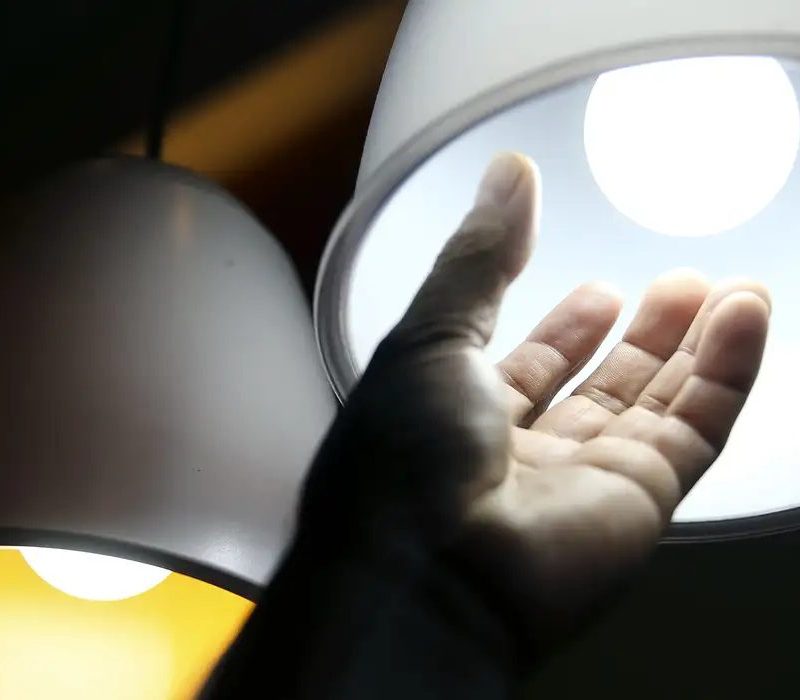 IPCA-15 de outubro desacelera e registra queda com energia mais barata