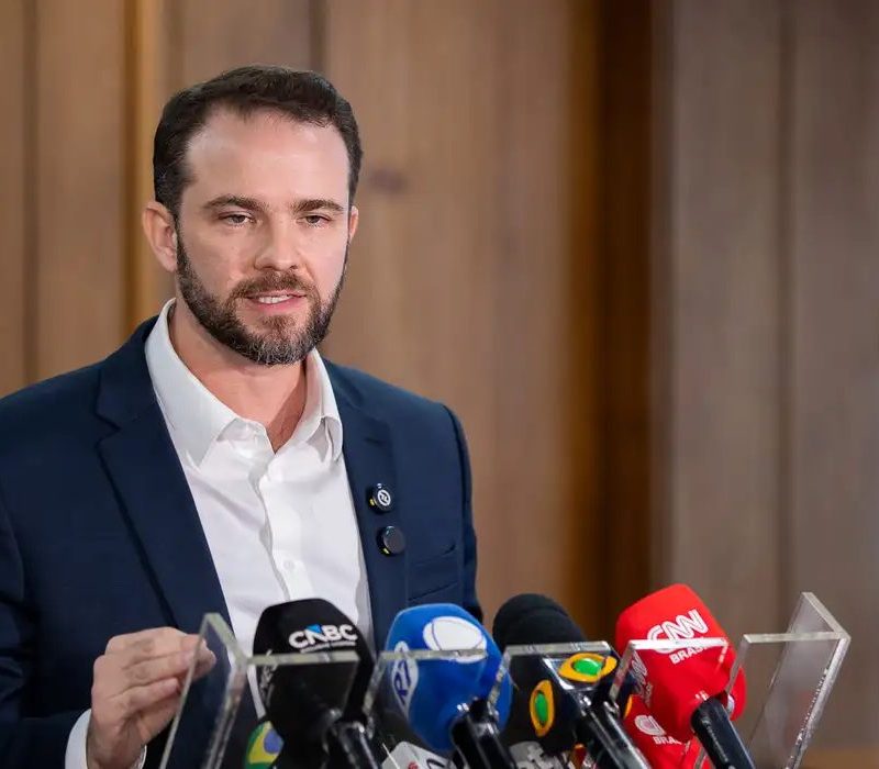 Governo mantém superávit para 2027 e garante arcabouço fiscal