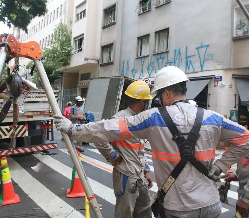 Procon paulistano aplica multa milionária à Enel por apagões em SP