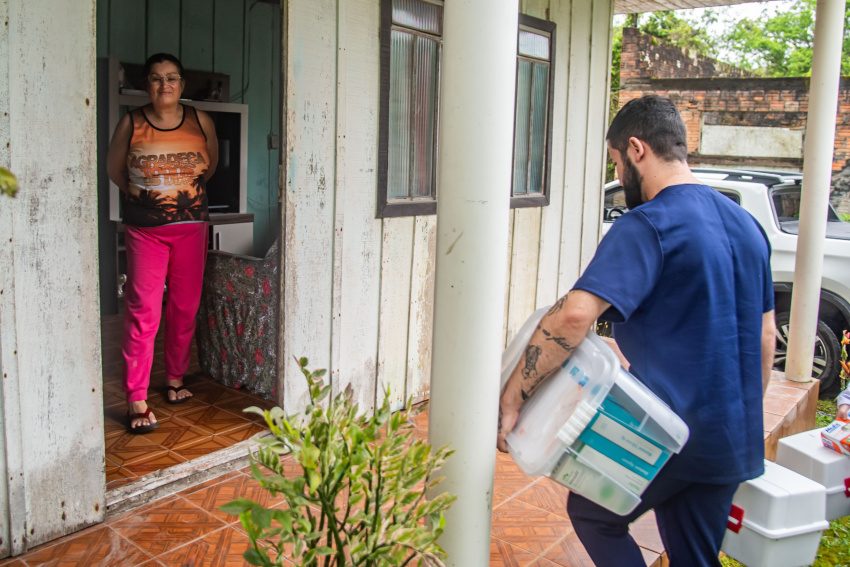 Programa Curativo em Casa leva atendimento a pacientes com dificuldade de locomoção em Alexandra