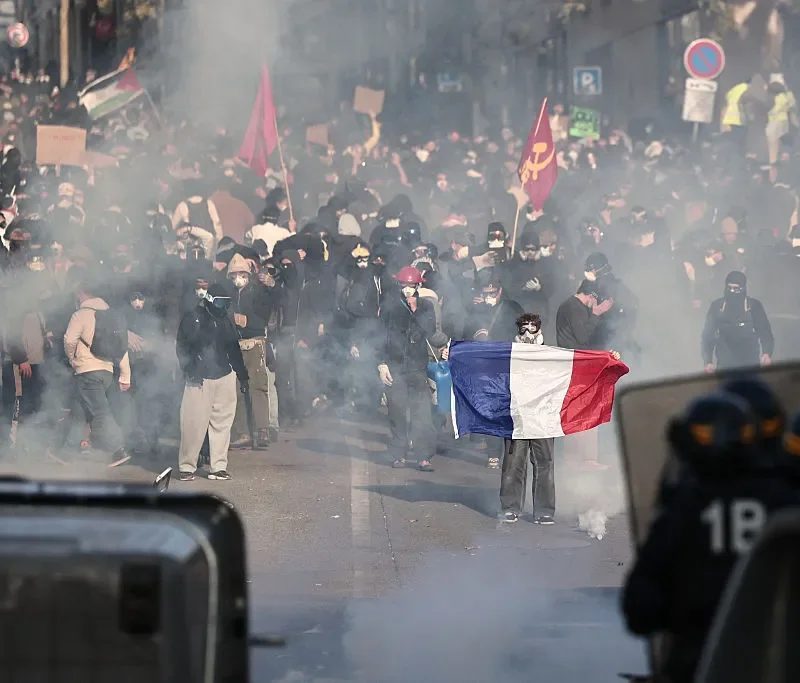 França tem novos protestos contra o custo de vida