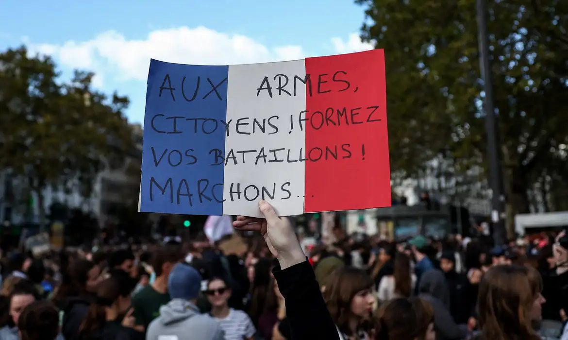Protestos na França ocorrem sob forte esquema de segurança