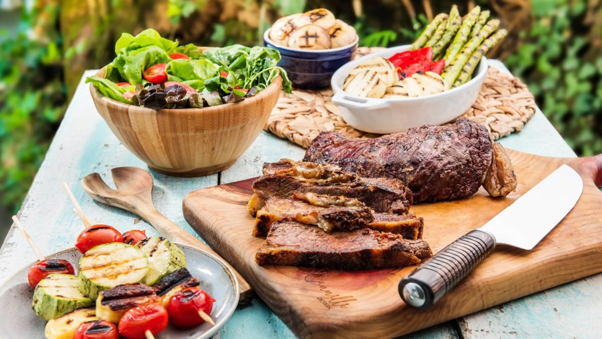 Quanto custa fazer um churrasco completo para 4 pessoas no Paraná; Lista traz os menores preços