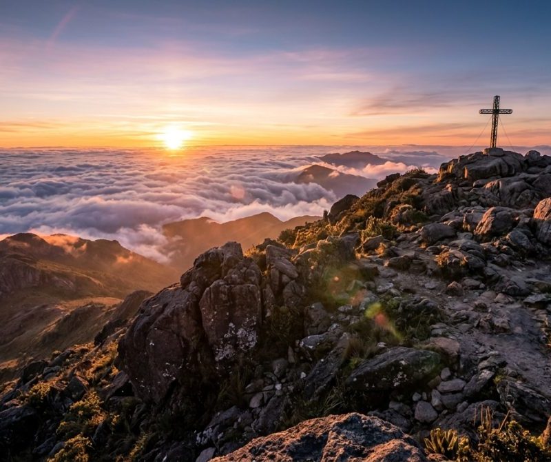 Quase 32 mil hectares e cinco dos dez picos mais altos do Brasil: o parque entre Minas Gerais e Espírito Santo abriga o Pico da Bandeira, que chega a 2.892 metros e ocupa o terceiro lugar entre as maiores altitudes do país