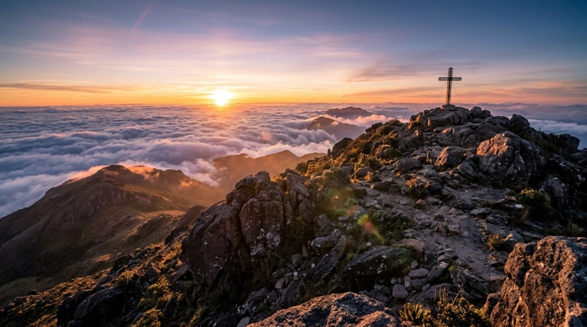 Quase 32 mil hectares e cinco dos dez picos mais altos do Brasil: o parque entre Minas Gerais e Espírito Santo abriga o Pico da Bandeira, que chega a 2.892 metros e ocupa o terceiro lugar entre as maiores altitudes do país