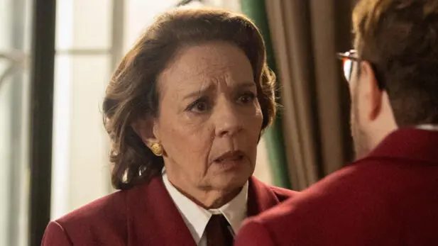 Quem ama cuida: Adriana expõe passado secreto de Diná