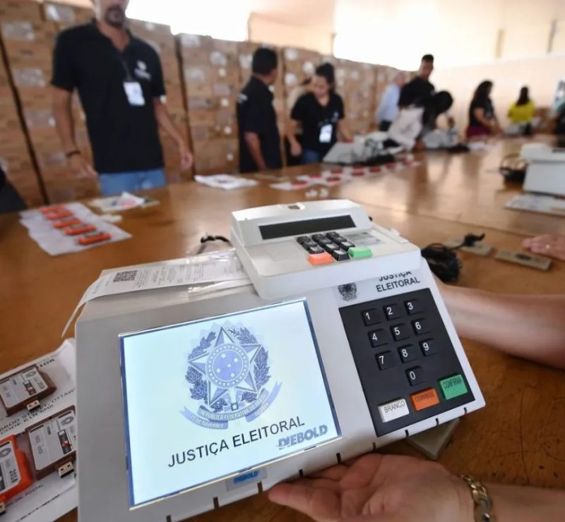 Boletim na mão: veja como conferir votos da urna pelo celular