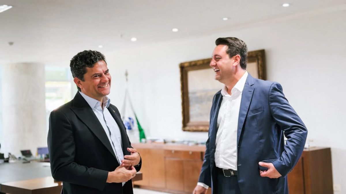 Ratinho Junior assina decreto para transição ao governo Sergio Moro no Paraná