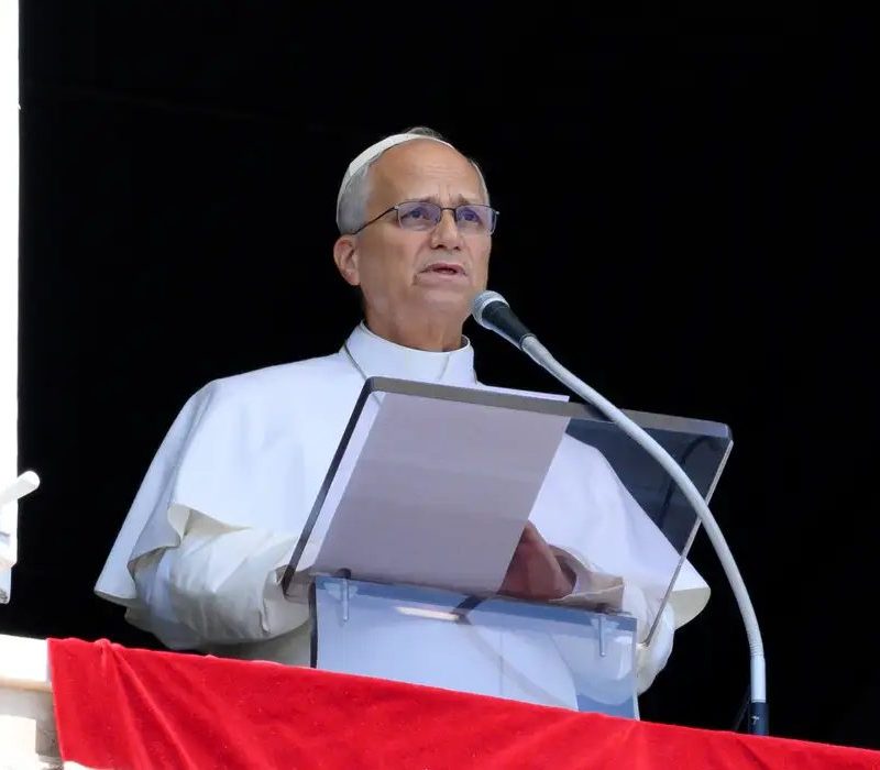 Saúde do papa Leão 14 evolui bem após cirurgia no pulmão, afirma Vaticano