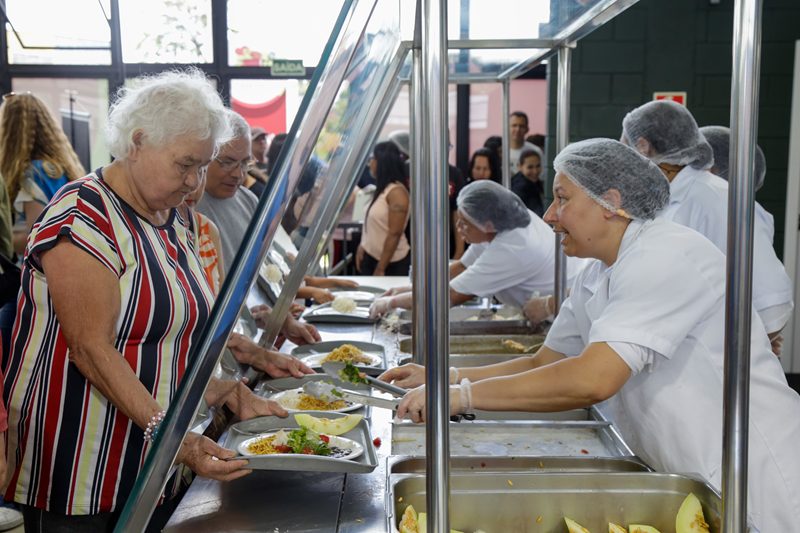 Curitiba celebra dia mundial da alimentação com rede de segurança