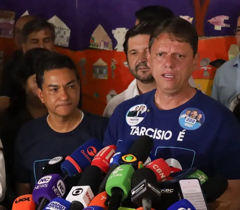Tarcísio de Freitas é reeleito governador de São Paulo no primeiro turno
