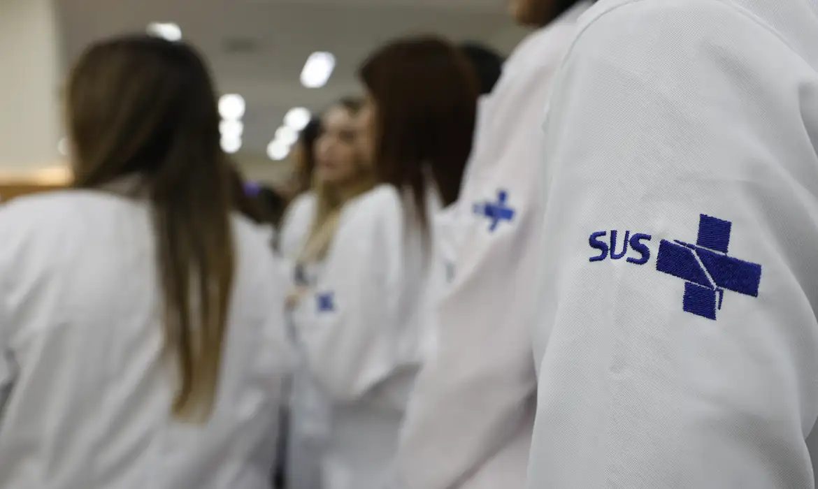Registro profissional de sanitaristas avança e tem início a emissão das carteiras