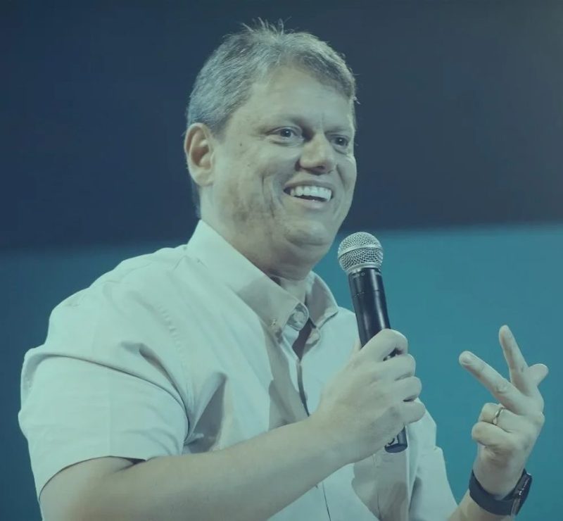 Tarcísio de Freitas vence eleição e garante novo mandato em SP