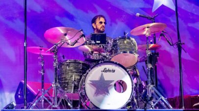 Ringo starr retorna a palco em nova york após seis décadas