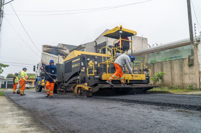 Vila Paranaguá ganha obras de pavimentação asfáltica