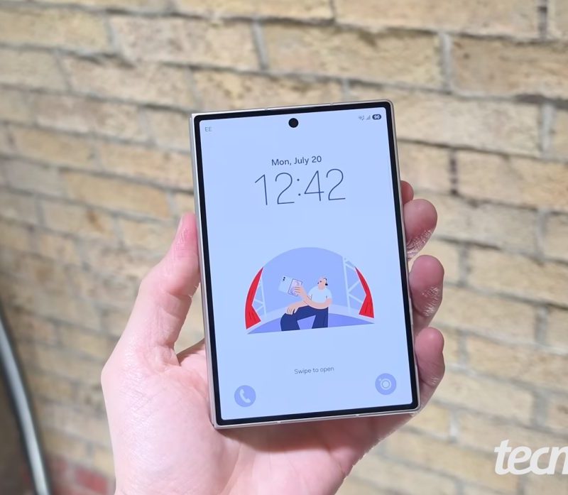 Samsung planeja celular dobrável mais barato após alta nas vendas