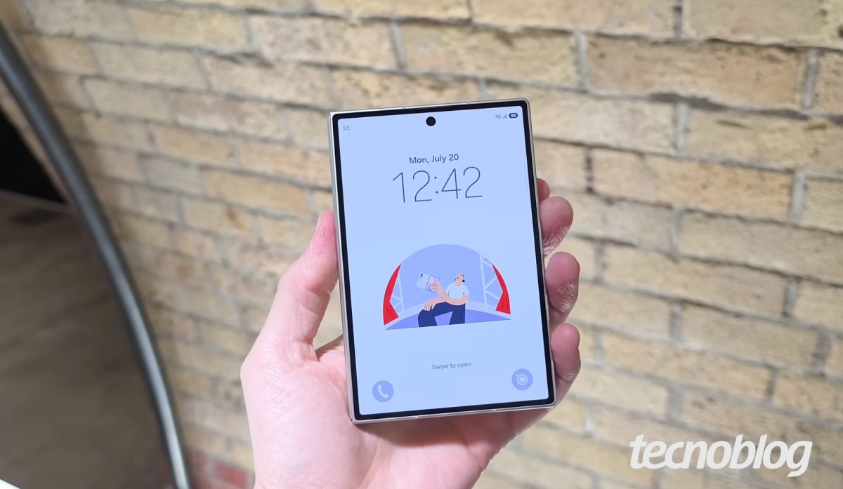 Samsung planeja celular dobrável mais barato após alta nas vendas