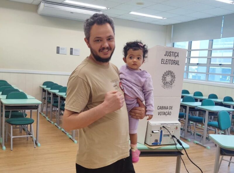 Samuel de Mattos vota em Curitiba e promete valorizar cada voto