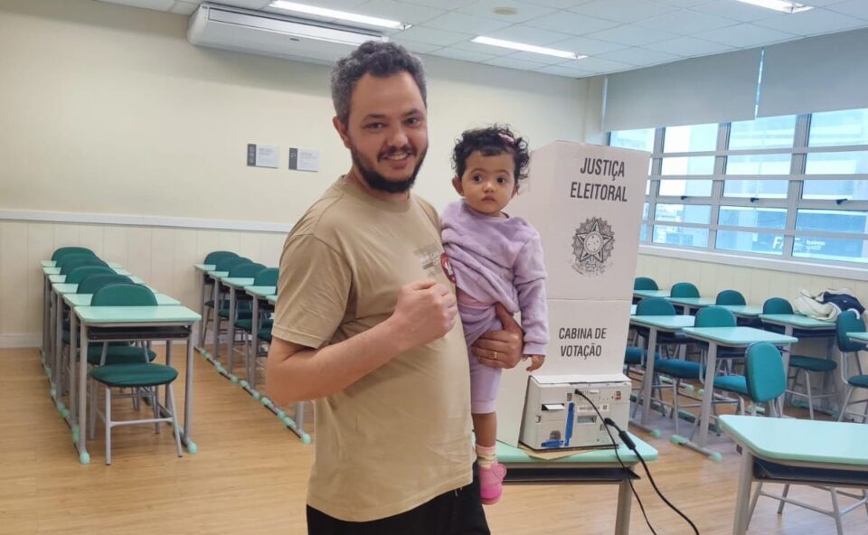 Samuel de Mattos vota em Curitiba e promete valorizar cada voto