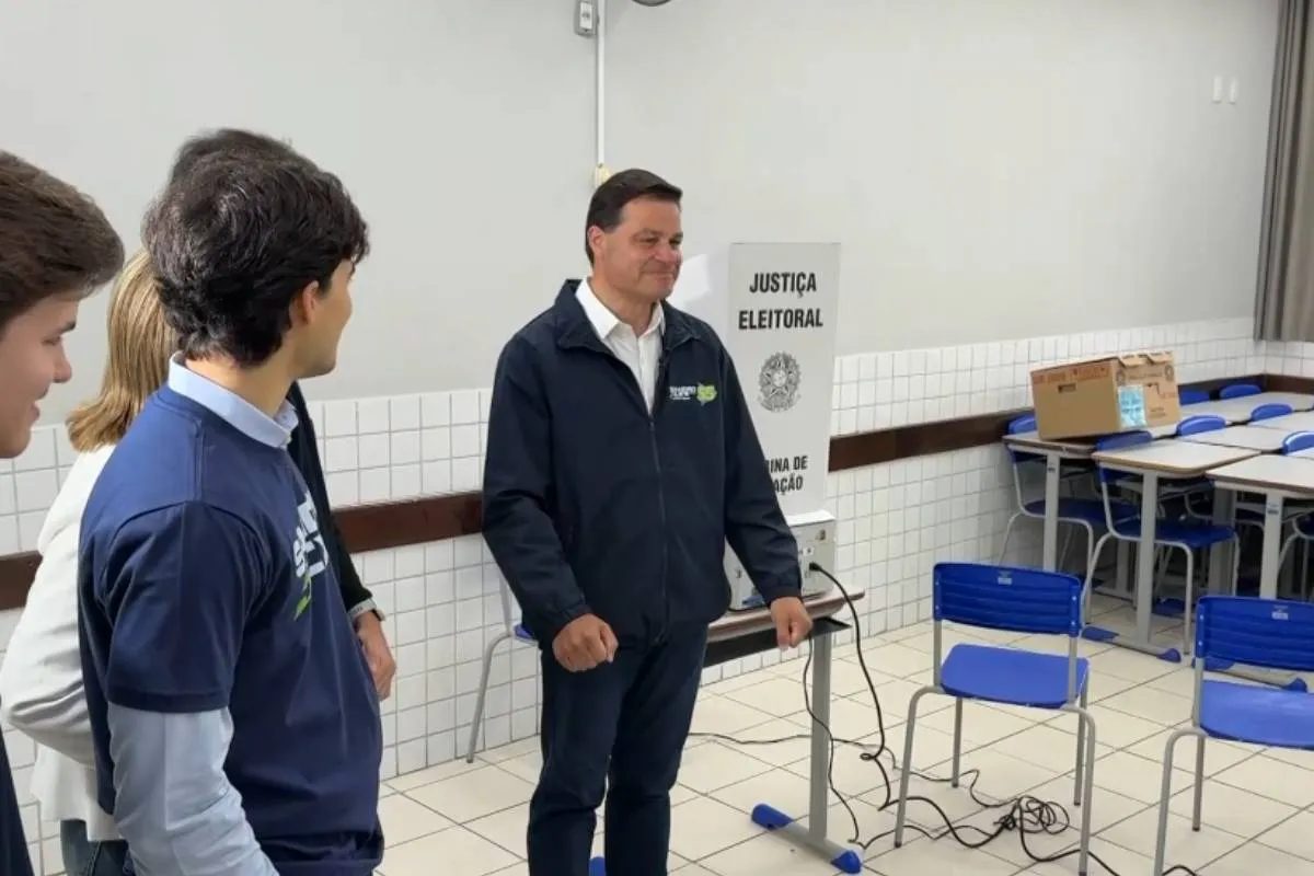 Sandro Alex (PSD) vota em Ponta Grossa