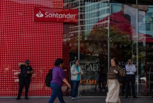 Santander (SANB11) aprova proventos no valor de R$ 1,5 bi; veja quem tem direito