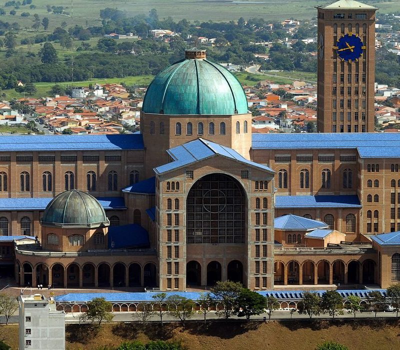 Santuário de Aparecida espera público recorde nesta segunda-feira