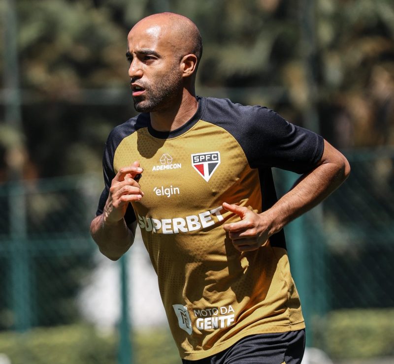 São Paulo planeja treinos específicos para definir retorno de Lucas Moura