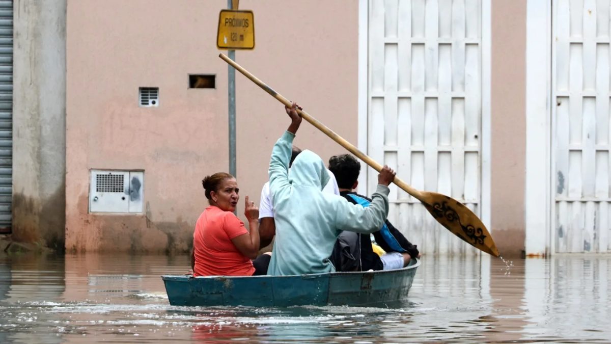 São Paulo sob risco de alagamentos e inundações por chuva de até 200 mm