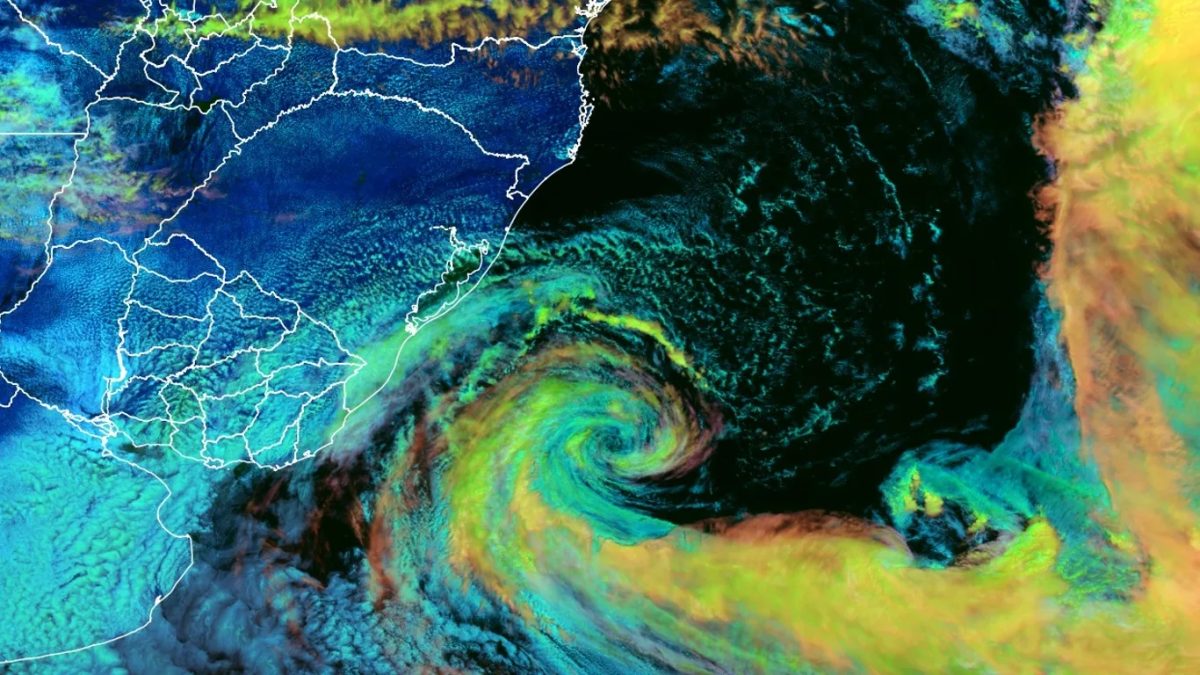 Satélite registra ciclone extratropical na costa gaúcha