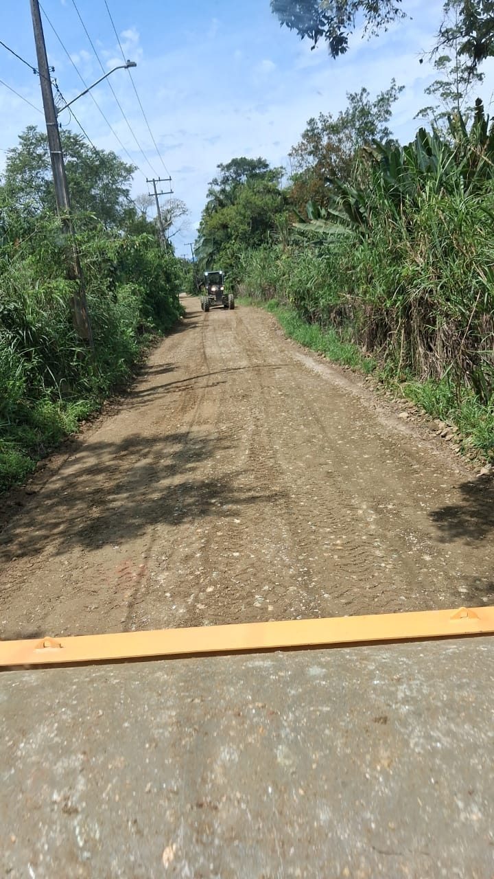 Secretaria de Agricultura realiza manutenção de estradas rurais na região do Cachoeira