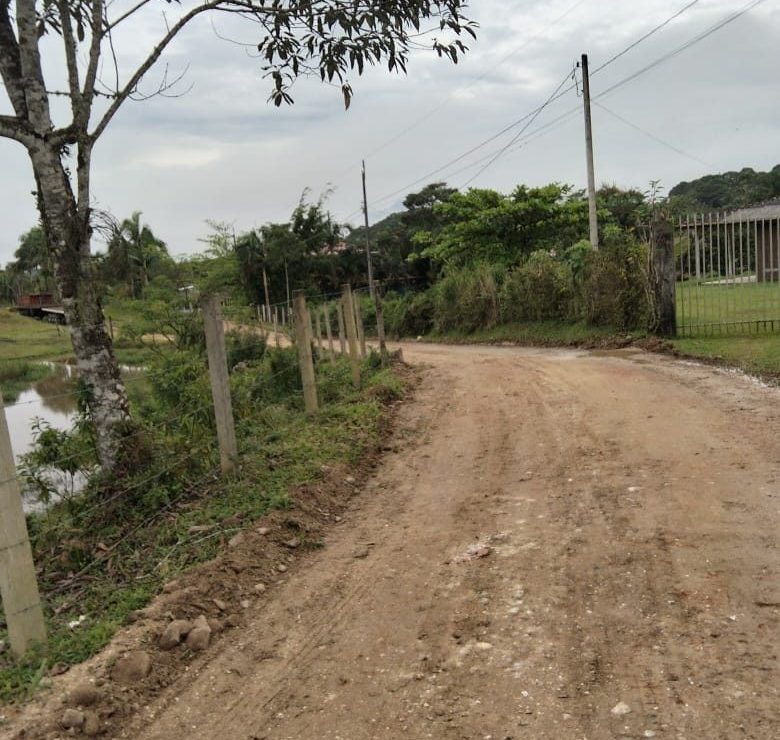 Secretaria de Obras realiza manutenção em ruas de diferentes bairros de Antonina
