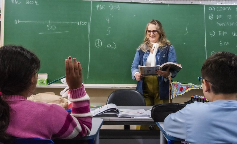 Secretário garante vagas no estado após fim de séries na capital