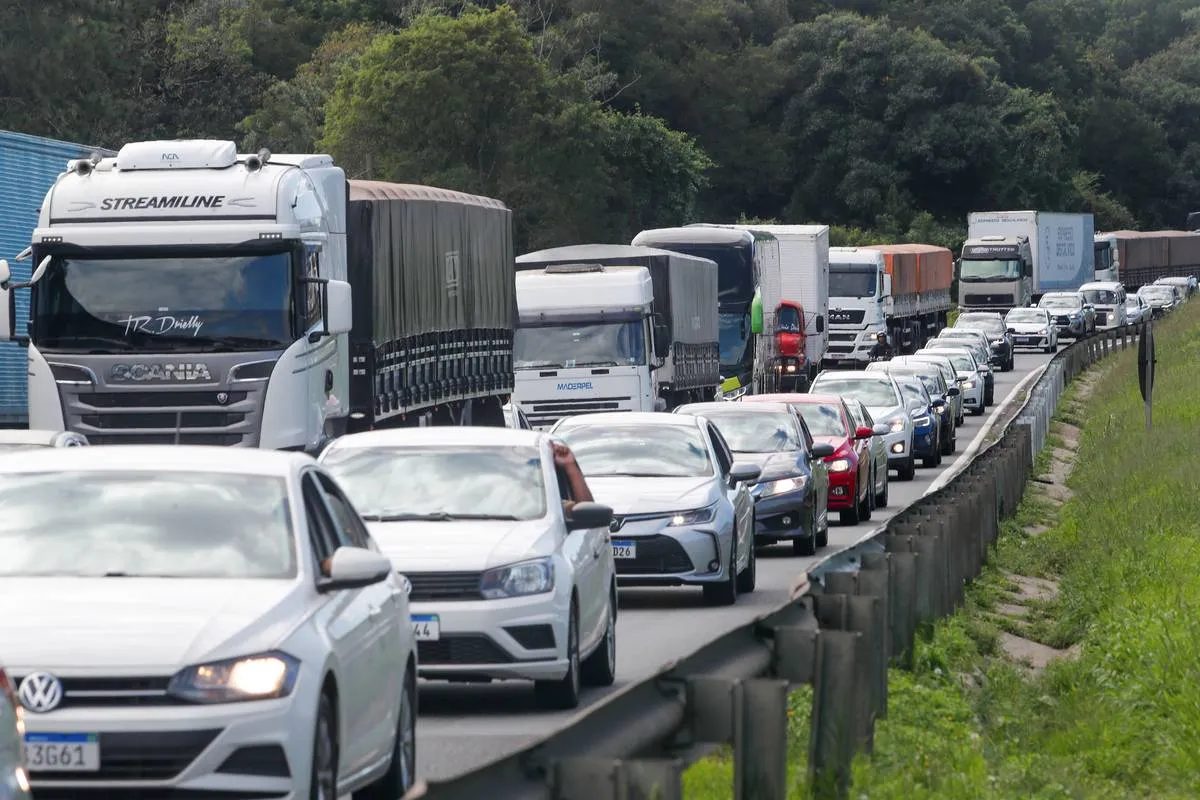 Seis rodovias estão totalmente bloqueadas no Paraná nesta terça-feira; Fluxo em tempo real