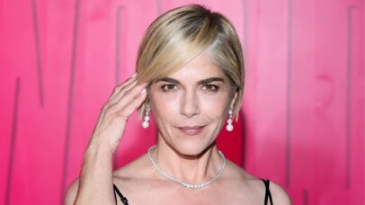 Selma Blair é presa após ‘emergência médica’ resultar em agressão física durante voo