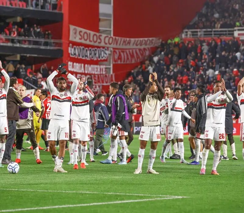 Flamengo empata com o Estudiantes na Argentina e decide vaga em casa