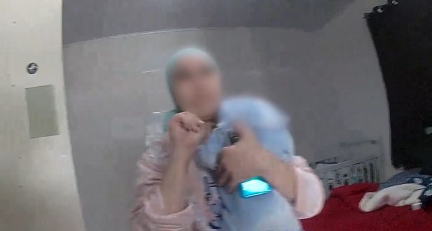 Sem falar português, marroquina faz sinal universal de socorro e é resgatada de violência doméstica em SP; assista Marroquina