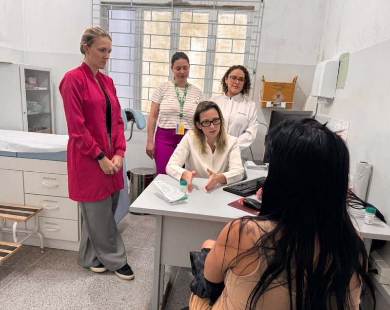 Saúde de Paranaguá capacita equipes das UBS para atendimento feminino