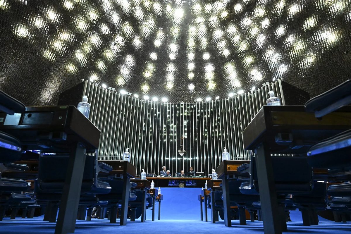 Senado aprova fim da escala 6x1