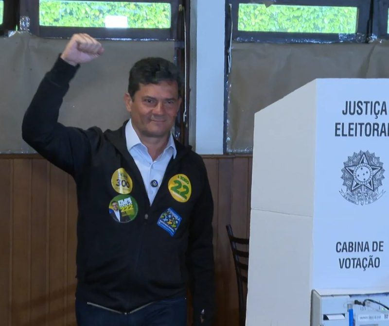 Sergio Moro vota em Curitiba e avalia campanha no Paraná