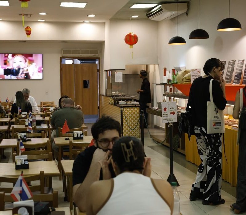 Setor de serviços recua 0,1% em agosto e interrompe sequência