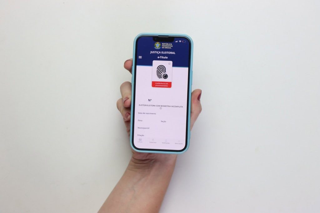 Smartphone, óculos inteligentes… O que pode e o que não pode entrar na cabine de votação?