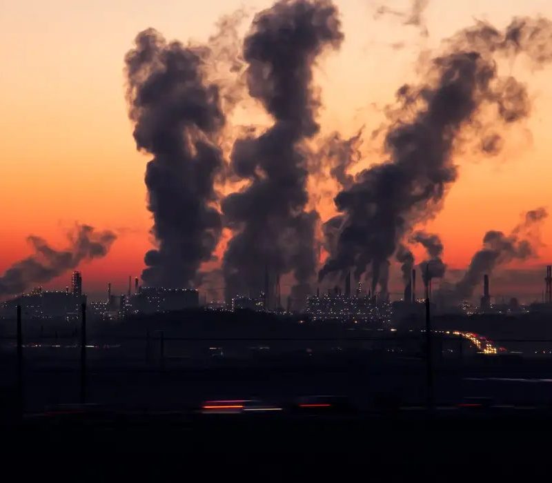 Super-ricos poluem mais e lucram com a crise climática