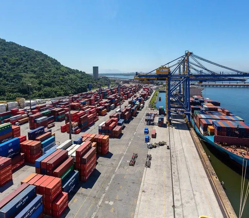 Balança comercial brasileira registra superávit de US$ 1,7 bi