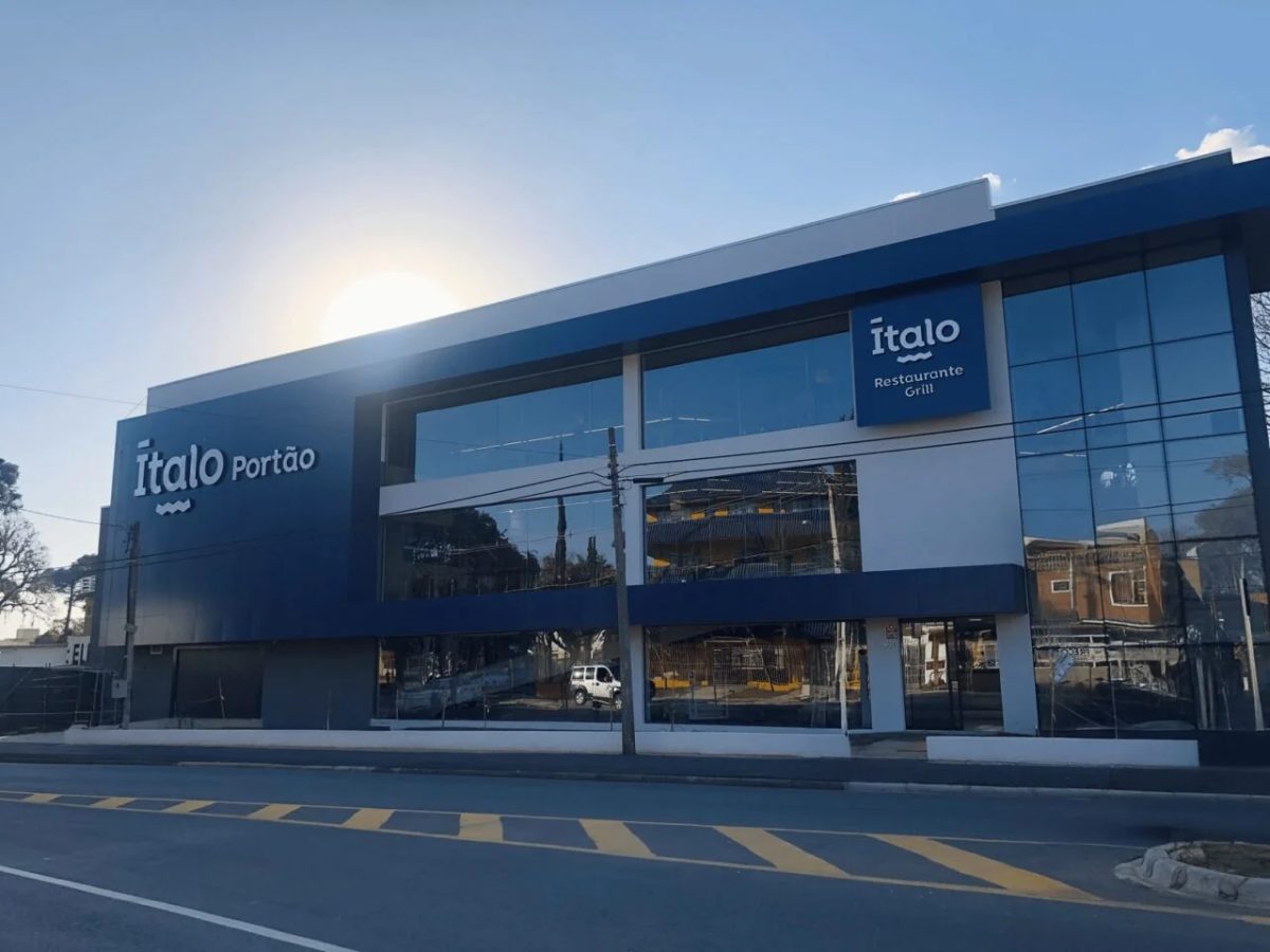 Supermercado no Portão, em Curitiba, ganha padaria sem glúten e adega renovada