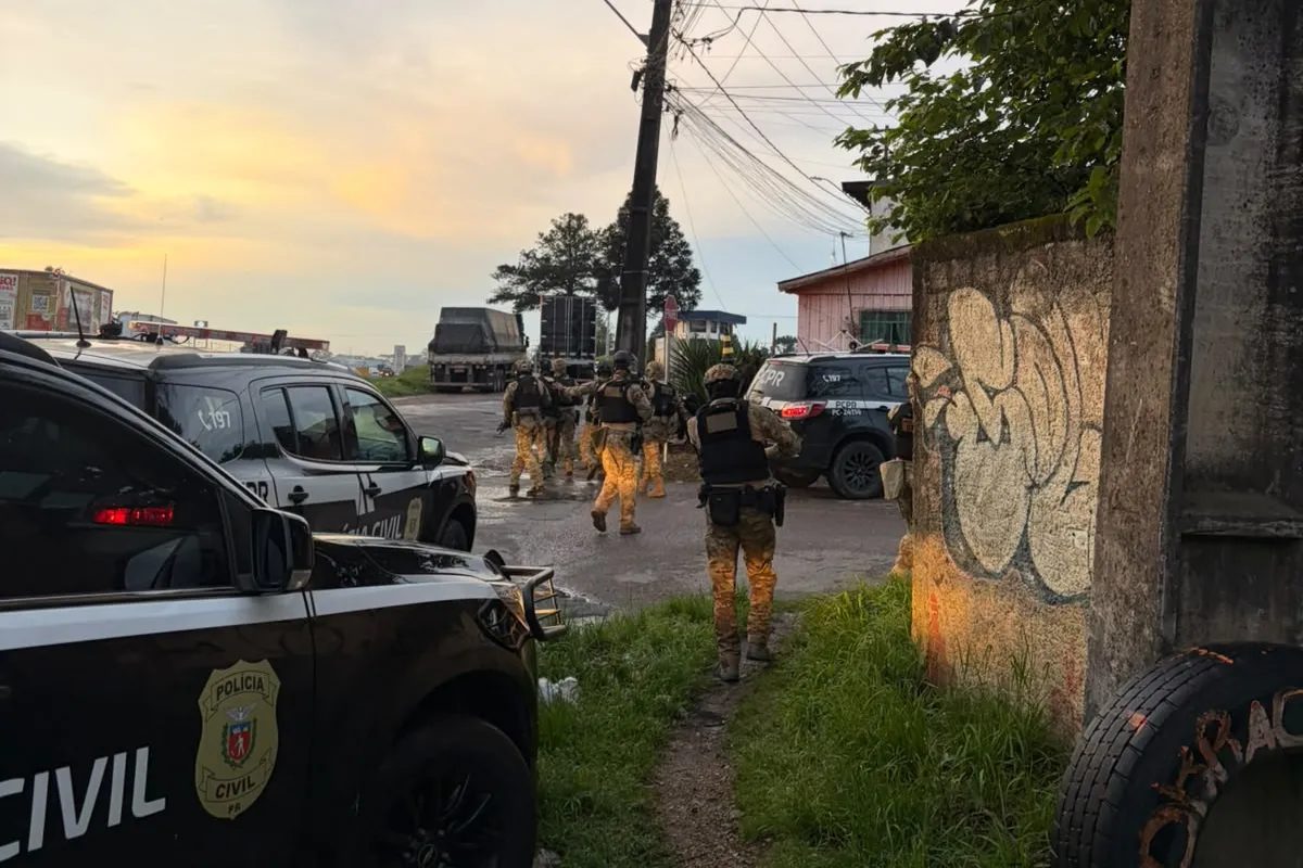 Suspeitos de aliciarem adolescente para produzir conteúdo íntimo 'em troca de lanche' e para prostituição são presos no Paraná