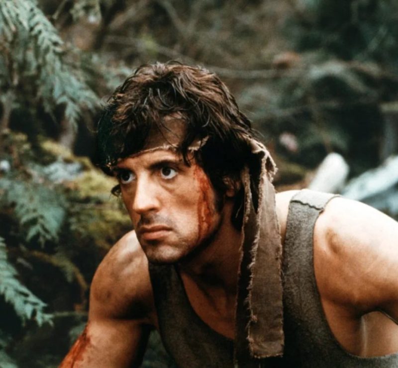 Sylvester Stallone defende IA no cinema e já sugeriu rejuvenescer Rambo com a tecnologia