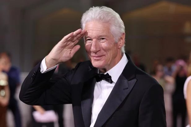 Sylvester Stallone relembra briga física com Richard Gere em set e demissão