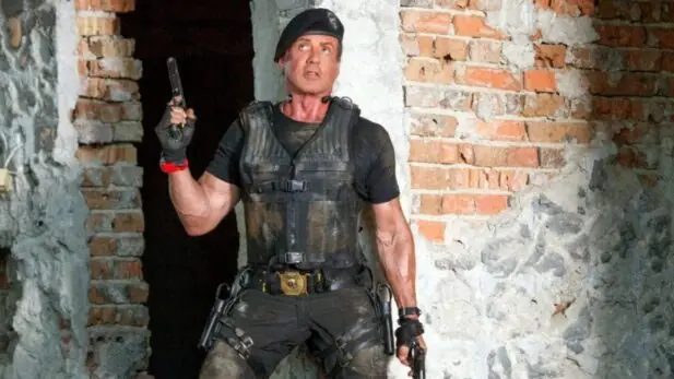 Sylvester Stallone se arrepende de não usar dublês e cita cirurgias