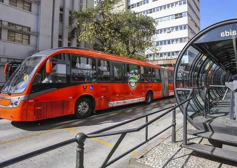 Tce aponta falhas e cobra mais transparência em ônibus de Curitiba