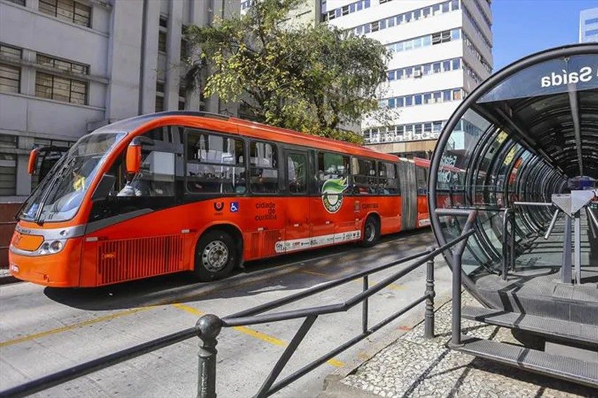 TCE recomenda melhorias na transparência da concessão dos ônibus de Curitiba